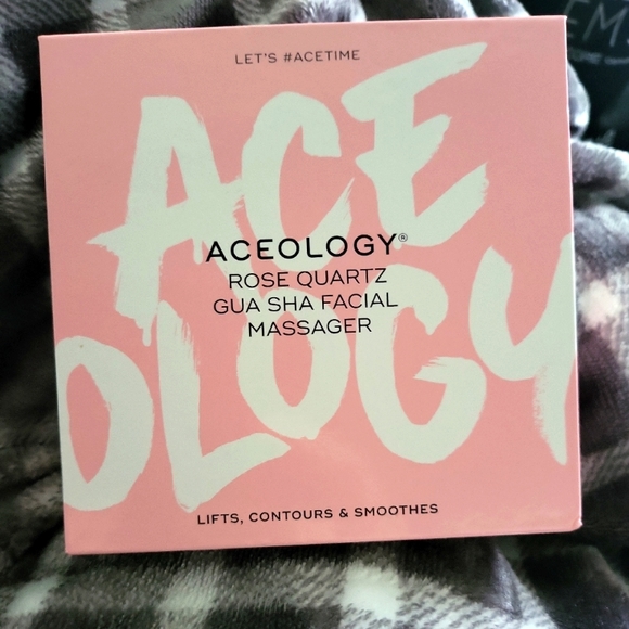 ACEOLOGY Rose Quartz Gua Sha Facial Massager - Picture 1 of 3